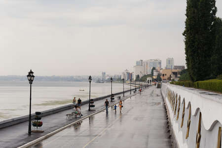 SARATOV, RUSSIA September 17, 2018: Saratov embankment after the rain. View of the Volga River. Overcastのeditorial素材