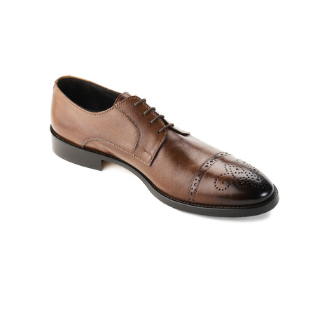 Studio shot of classic male shoeの写真素材