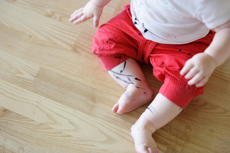 Toddler got dirty while playing with a felt-tip penの写真素材