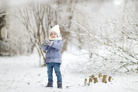 Adorable little girl having fun on winter dayの写真素材