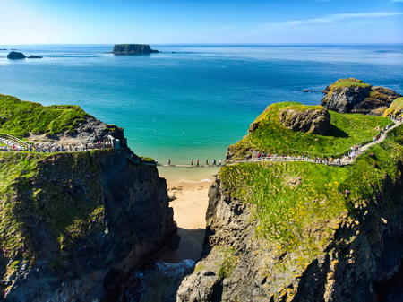 Carrick-a-Rede Rope Bridge, famous rope bridge near Ballintoy in County Antrim, linking the mainland to the tiny island of Carrickarede. One of the most iconic tourist attractions in Nothern Ireland.の写真素材