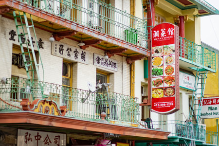 SAN FRANCISCO, USA - APRIL 2016: Everyday busy life in Chinatown of San Francisco, California, USA.のeditorial素材