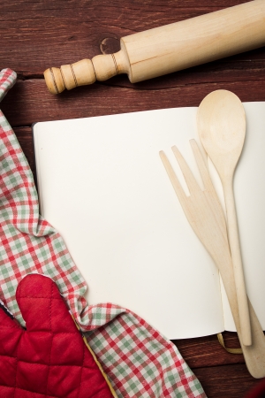 Blank recipe book on wooden table の写真素材