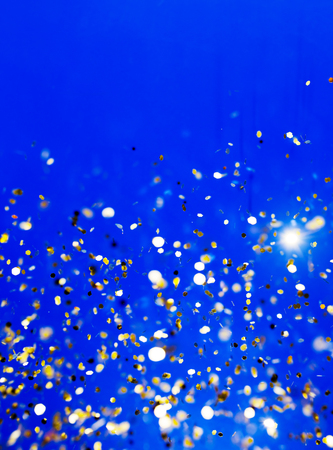 Christmas blue background. Golden holiday glowing abstract glitter defocused backgroundの写真素材