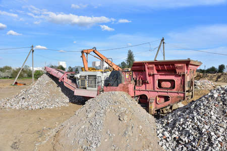Mobile Stone Jaw crusher machine for crushing concrete into gravel and subsequent cement production....