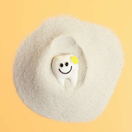 Smile of a tooth in the sand, healthcare, love, family dentist, world day of teeth, world day of health, wellbeing,の写真素材
