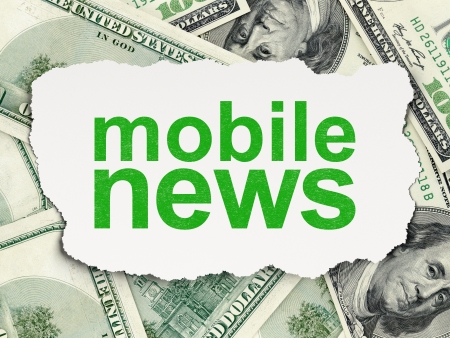 News concept  torn paper with words Mobile News on Money background, 3d renderの写真素材
