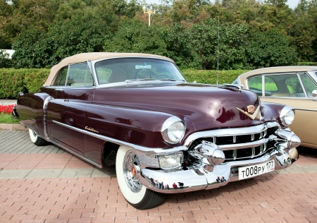 MOSCOW, RUSSIA - SEPT 24: A 1953 Cadillac Eldorado in the final stage of the competition for classic cars at the のeditorial素材