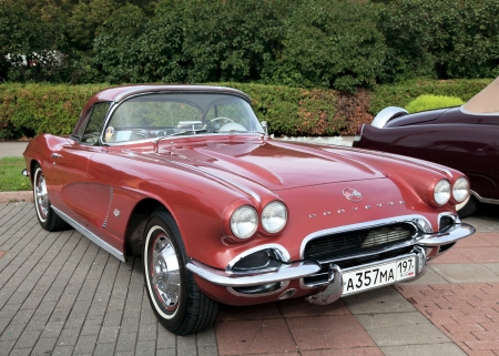 MOSCOW, RUSSIA - SEPT 24: A 1962 Chevrolet Corvette ï¿½1 in the final stage of the competition for classic cars at the のeditorial素材