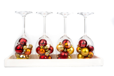 Clever christmas decoration from wine glasses