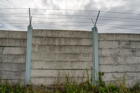 Barbed wire on the concrete fenceの写真素材