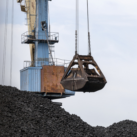 Coal loading crane, bulkの写真素材