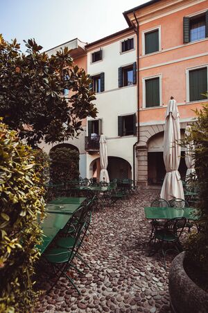 Outside view of an italian barのeditorial素材