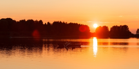 sunset on the lakeの写真素材