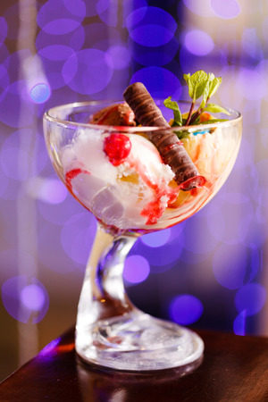 ice cream with fruitsの写真素材