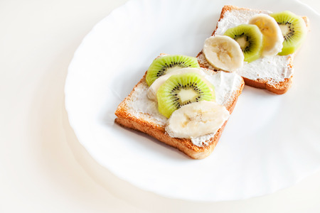 toast with kiwi and bananaの写真素材