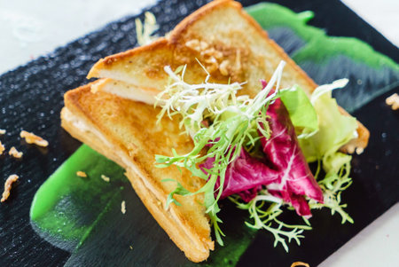sandwich with salad