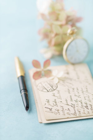 vintage cards and hydrangea flowersのeditorial素材