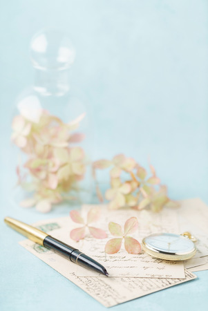 vintage cards and hydrangea flowersの写真素材