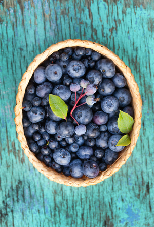 fresh blueberries in basketの写真素材