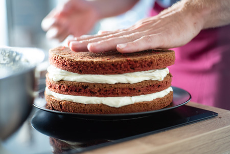 chef making red velvet cakeの写真素材