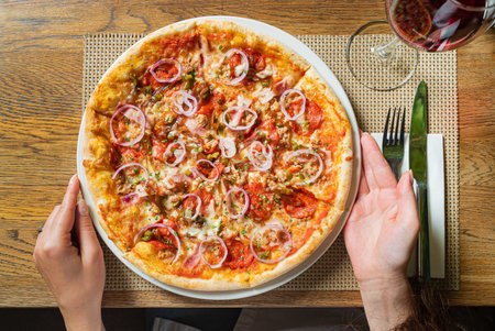 woman eating pizza in pizzeriaの写真素材