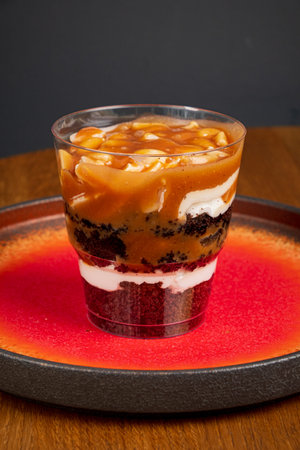 chocolate and mocha small cakes in large trifle caramel