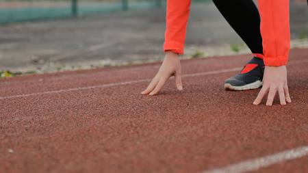 girl runner preparing to start videoの写真素材