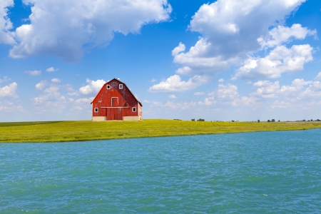 Traditional American Red Barn With Blue Skyの写真素材