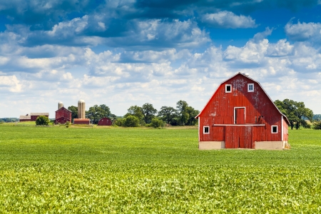 Traditional American Red Barn With Blue Sky の写真素材