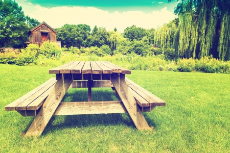 Retro Picnic Table

の写真素材