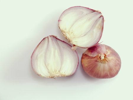 red onion bulb on white backgroundの写真素材