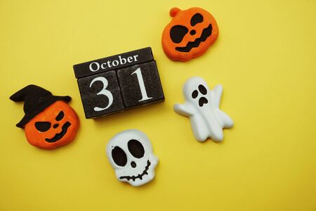 Halloween 31 October with skull and pumpkin decorate with space copy on yellow backgroundの写真素材
