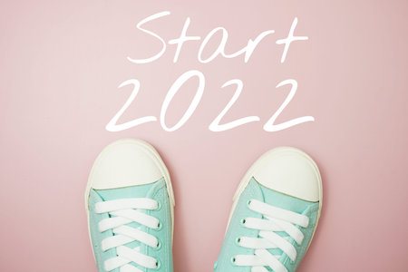 Start 2022 word alphabet letters typography text on pink background
