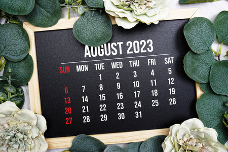 August 2023 monthly calendar with flower bouquet decoration on marble backgroundの写真素材