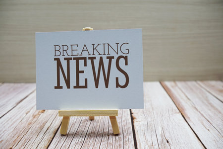 Breaking News word with alarm clock on wooden backgroundの写真素材