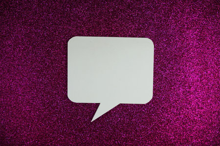 White Speech bubble mockup top view on pink glitter backgroundの写真素材