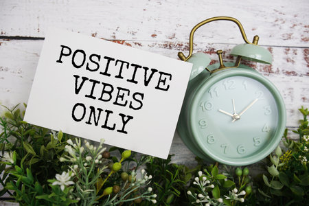 Positive vibes only text message motivational and inspiration quote top view on wooden backgroundの写真素材