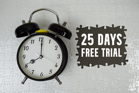25 Days Free Trial text with alarm clock on gray backgroundの写真素材