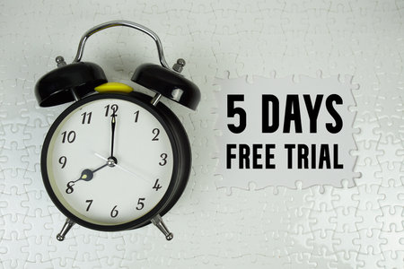 5 Days Free Trial text with alarm clock on white backgroundの写真素材