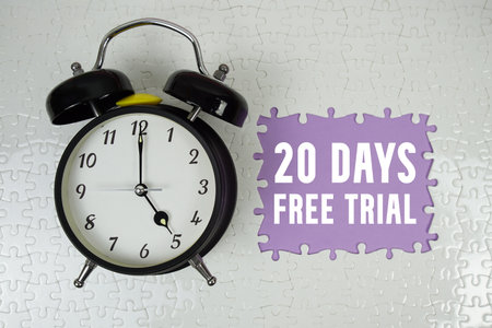 20 Days Free Trial text with alarm clock on purple backgroundの写真素材