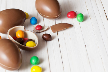 Chocolate Easter Eggs Over Wooden Backgroundの写真素材