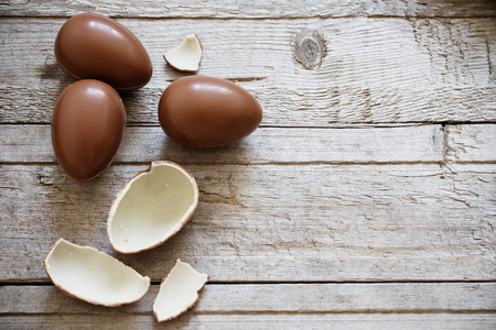 Chocolate Easter Eggs Over Wooden Backgroundの写真素材