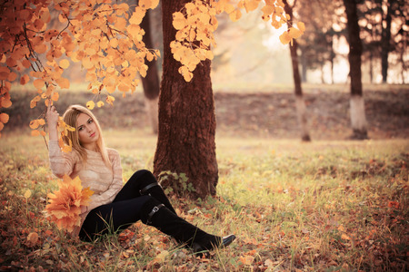 beautiful girl in autumn parkの写真素材