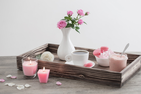roses in vase and cup of coffee on trayの写真素材