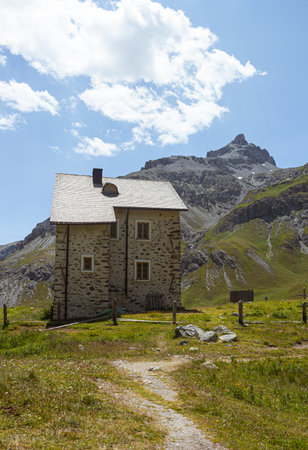 Panoramic view of "Pforzheimer HÃ¼tte", a former alpine shelter in Sesvenna mountain range with peak FÃ¶llakopf in Obervinschgau, South Tyrol / Italy on the frontier to Switzerlandのeditorial素材