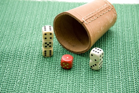 Dice cup with cube on matの写真素材