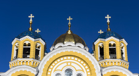 Gilding the dome of the Orthodox cathedral against the blue sky backgroundの写真素材