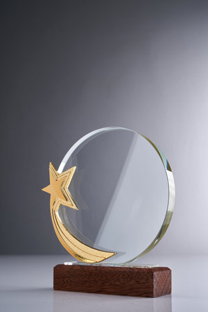 star shape crystal trophy against white backgroundの写真素材