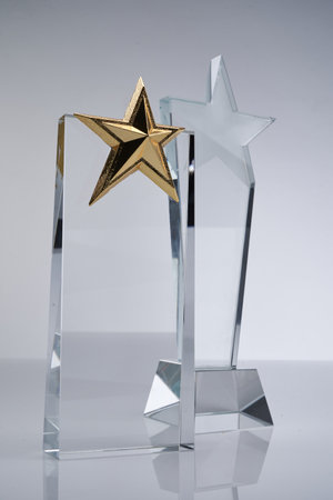 star shape crystal trophy against white backgroundの写真素材